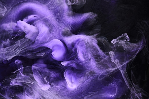 Фиолетовый сиреневый разноцветный дым абстрактный фон акриловая краска подводный взрыв