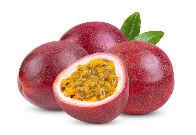 Photo purple passion fruit isolated on white background