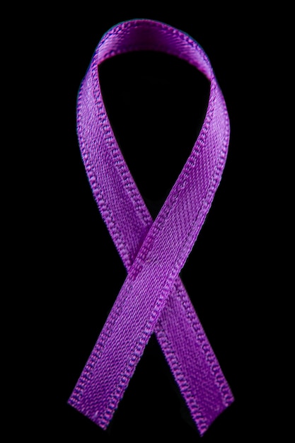 Photo purple ribbons world cancer day awareness close up photography black background