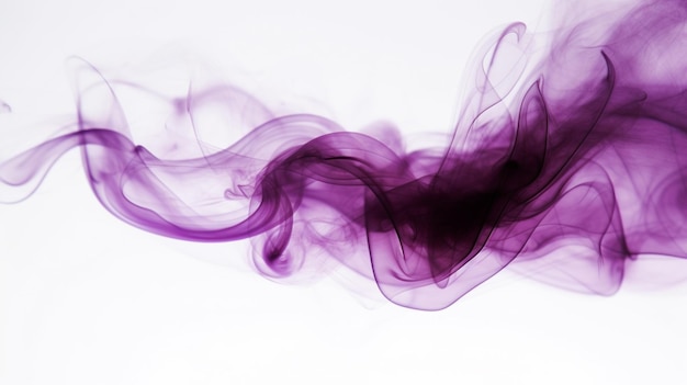 Фиолетовый дым на белом фоне
