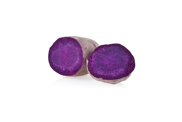 Photo purple sweet potatoes on white background