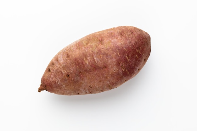 Photo purple ube yams on isolated white background