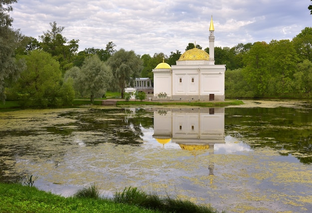 Foto pushkin san pietroburgo russia09032020 padiglione del bagno turco edificio stilizzato sulla banca