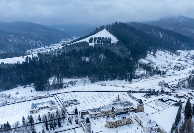 Photo putna monastery in suceava county romania seen from above