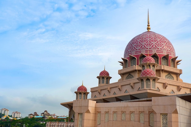 Photo putra mosque most famous tourist attraction in kuala lumpur malaysia