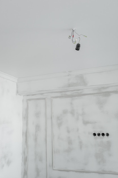 Putty van muren reparatie in het appartement
