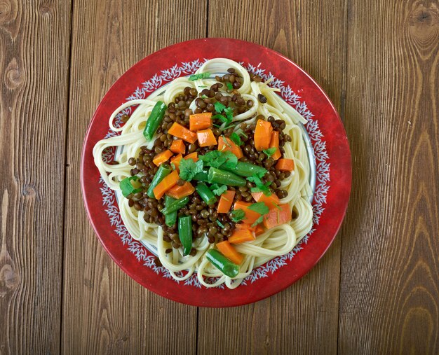 Puy linzen bolognese met huisgemaakte pasta.