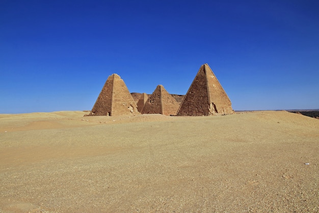 スーダンの古代世界のピラミッド
