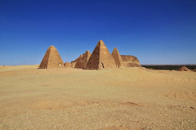 スーダンの古代世界のピラミッド