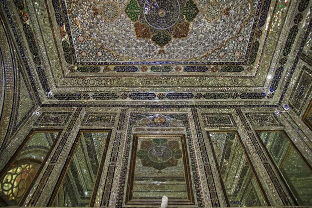 イランのシラズにあるナレンジェスタン・ガヴァム・ガーデンにあるカヴァム・ハウス (Qavam House in Narenjestan Ghavam garden of Shiraz)