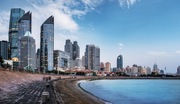 Orizzonte di architettura moderna di qingdao