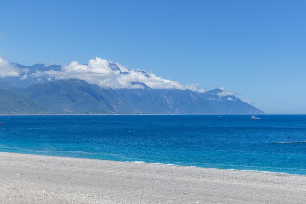 Photo qixingtan beach in hualien of taiwan