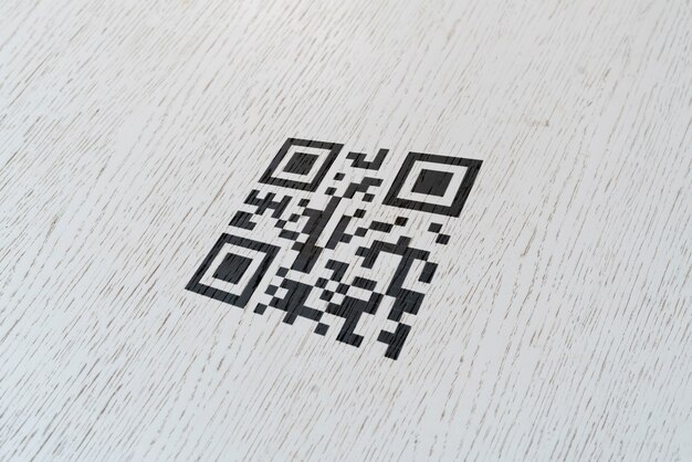 Foto il codice qr stampato sulla superficie della parete scansiona per il pagamento