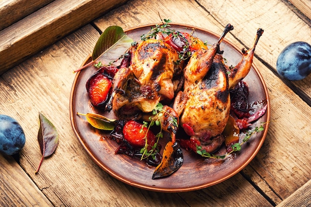 Quail baked in autumn fruits.