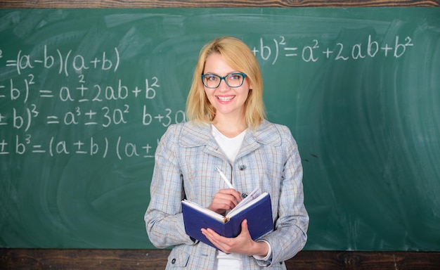 Qualities that make good teacher Effective teaching involve prioritizing knowledge and skills Effective teaching involve acquiring relevant knowledge Woman teaching near chalkboard in classroom