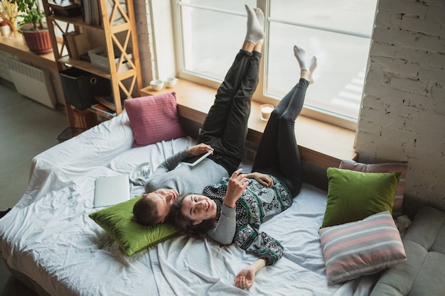 Photo quarantine lockdown, stay home concept - young beautiful caucasian couple