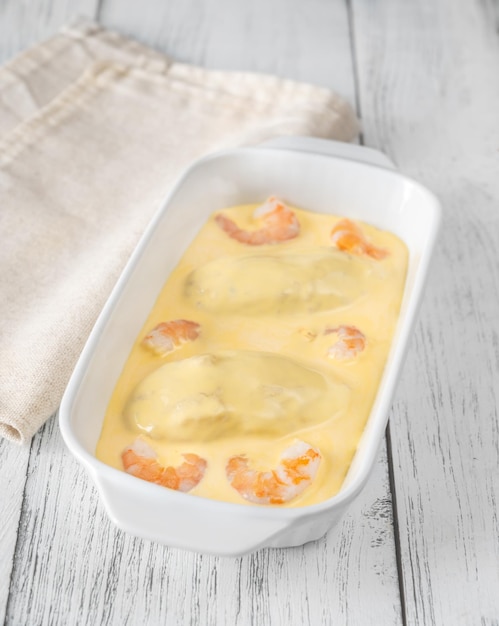 Quenelle geroomde vismix met Hollandaise saus