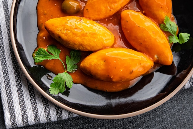 quenelle tomatensaus gezonde maaltijd voedsel snack op tafel kopie ruimte voedsel achtergrond rustiek