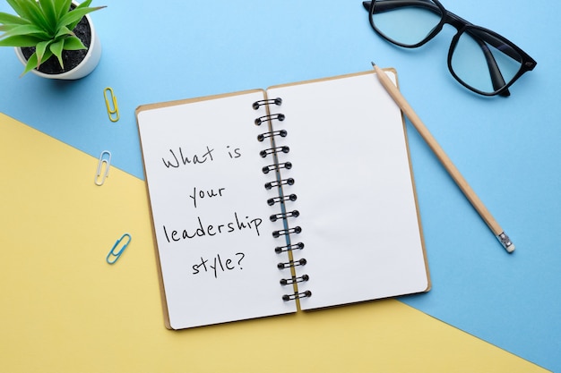 Question about the hiring of a leader, the boss and his qualities.