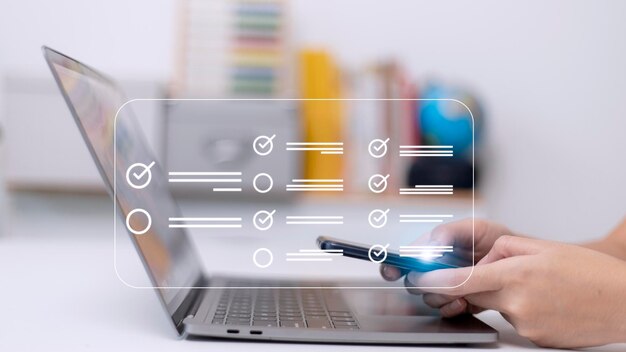 Foto questionario con caselle di controllo compilazione del modulo di indagine online risposta alle domande del test