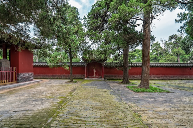 Храм и кладбище Цюйфу Конфуция в Китае - всемирное наследие ЮНЕСКО