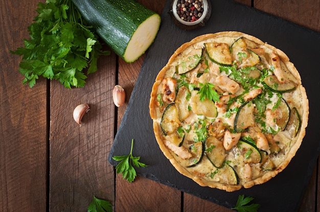 Quiche met kip en courgette met kruiden