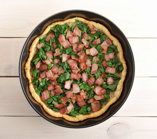 Quiche, spinach and bacon in the baking dish