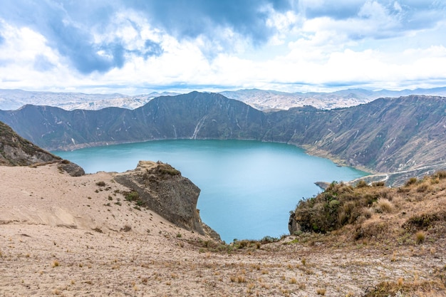 남미 에콰도르의 Quilotoa 화산 호수