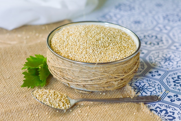 Quinoa gezond en natuurlijk voedsel. Glutenvrij.