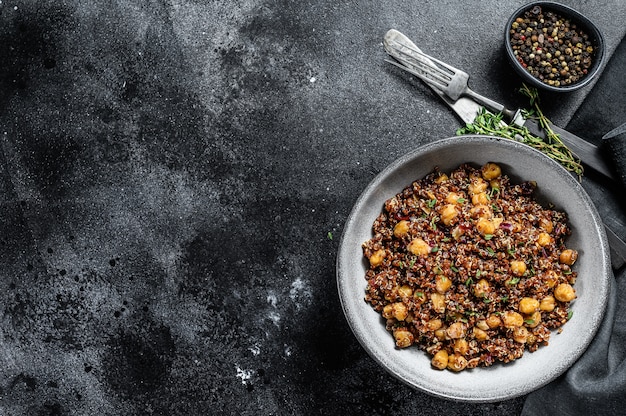 Insalata di quinoa con ceci e timo