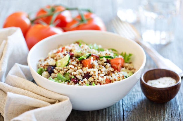 Quinoa salade met verse groenten