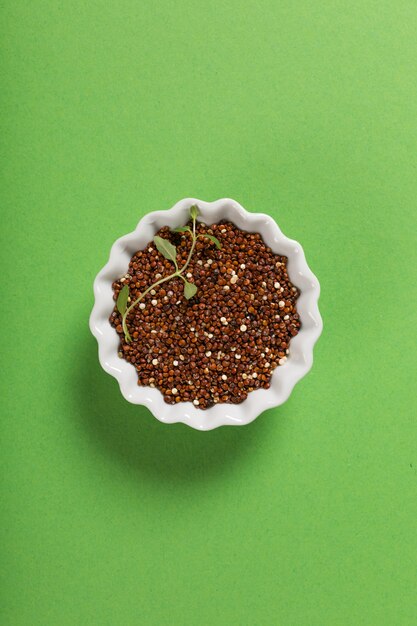 Photo quinoa in white bowls
