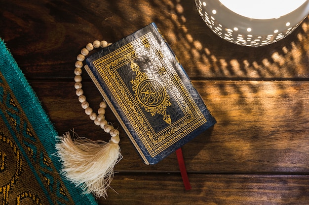 Photo quran near lamp and mat