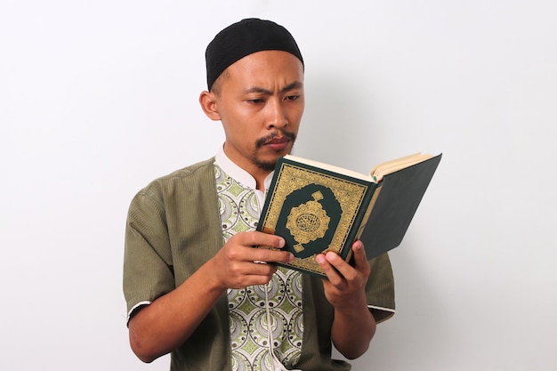 Quranic Reflection Indonesian Muslim Man Ramadan Tradition