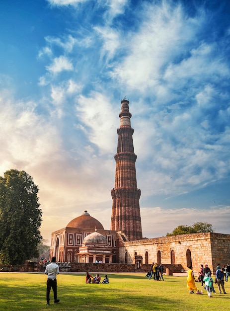 Qutub Minar Minaret een hoogste minaret in India met een hoogte van 73 M Een UNESCO-werelderfgoed