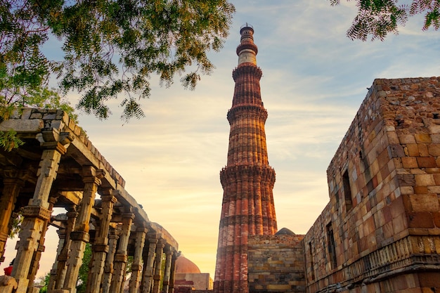 Qutub Minar Minaretは、高さ73Mのインドで最も高いミナレットです。