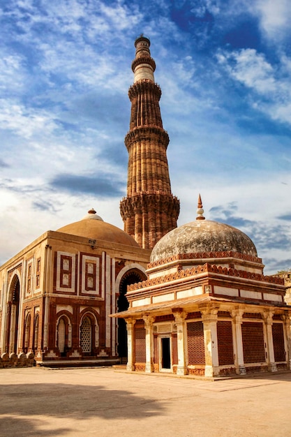 사진 qutub minar 인도에서 가장 높은 첨탑 뉴델리 인도