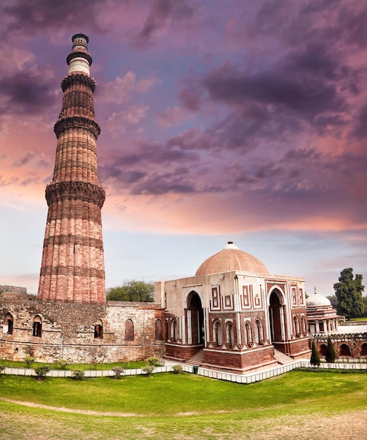 인도 뉴델리의 꾸뜹 미나르 타워