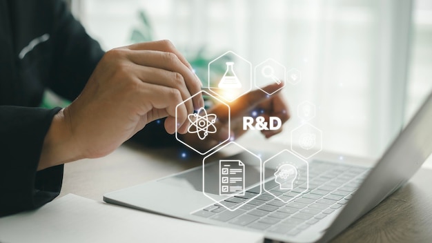 랩탑 화면의 연구 개발을 위한 R 및 D 아이콘 비용을 보다 효율적으로 관리 R 및 D 혁신 개념