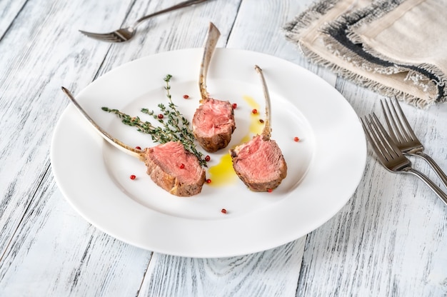 Rack of lamb with thyme and red peppercorn