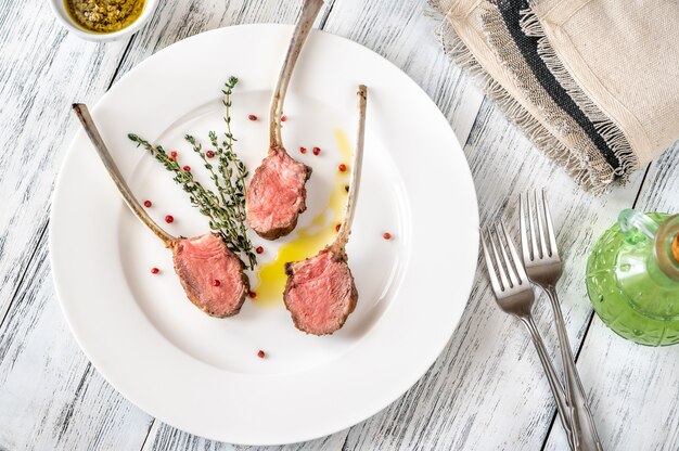 Rack of lamb with thyme and red peppercorn