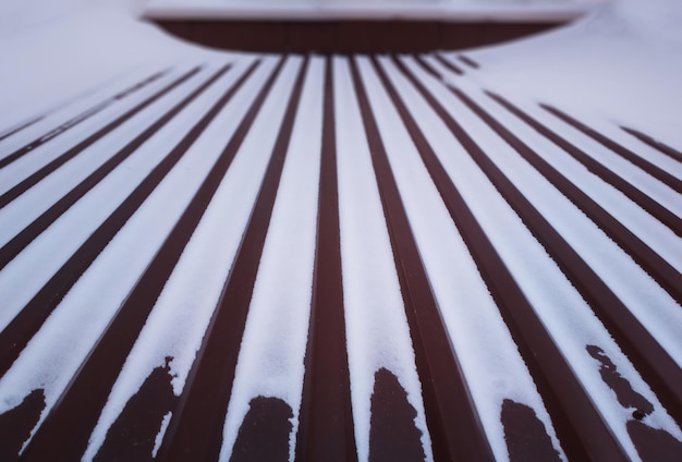 Photo radial lined roof covered with snow background