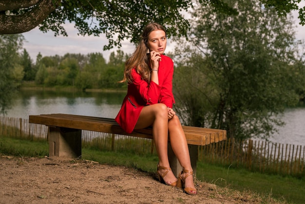 Светлая элегантность, увлекательная красота в каждом шве