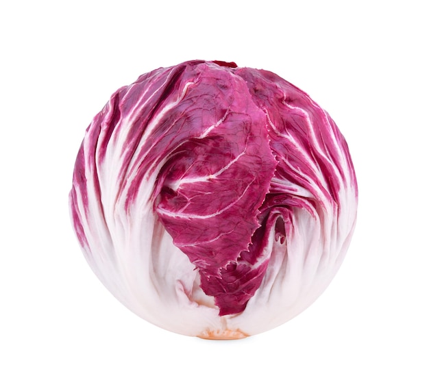 Красный салат Radicchio на белом фоне