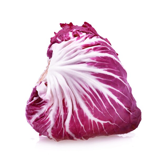 Radicchio, rode salade geïsoleerd op wit