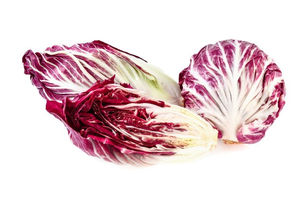 Radicchio, rode salade op witte achtergrond