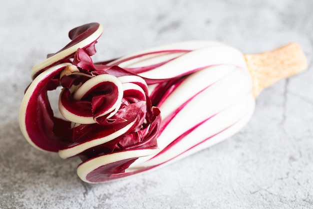 Photo radicchio rosso di treviso. bright red with a slightly bitter flavour, radicchio rosso di treviso pgi uses natural spring water to bring out its particular colour and taste.