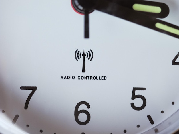 Radio controlled clock