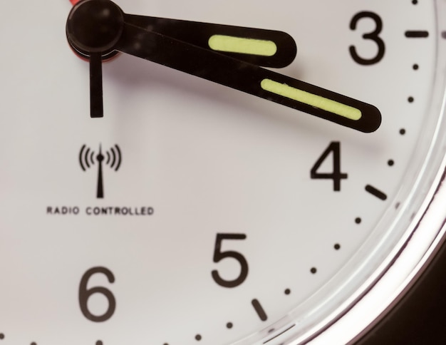 Radio controlled clock