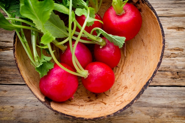 Photo radish on the wooden table.